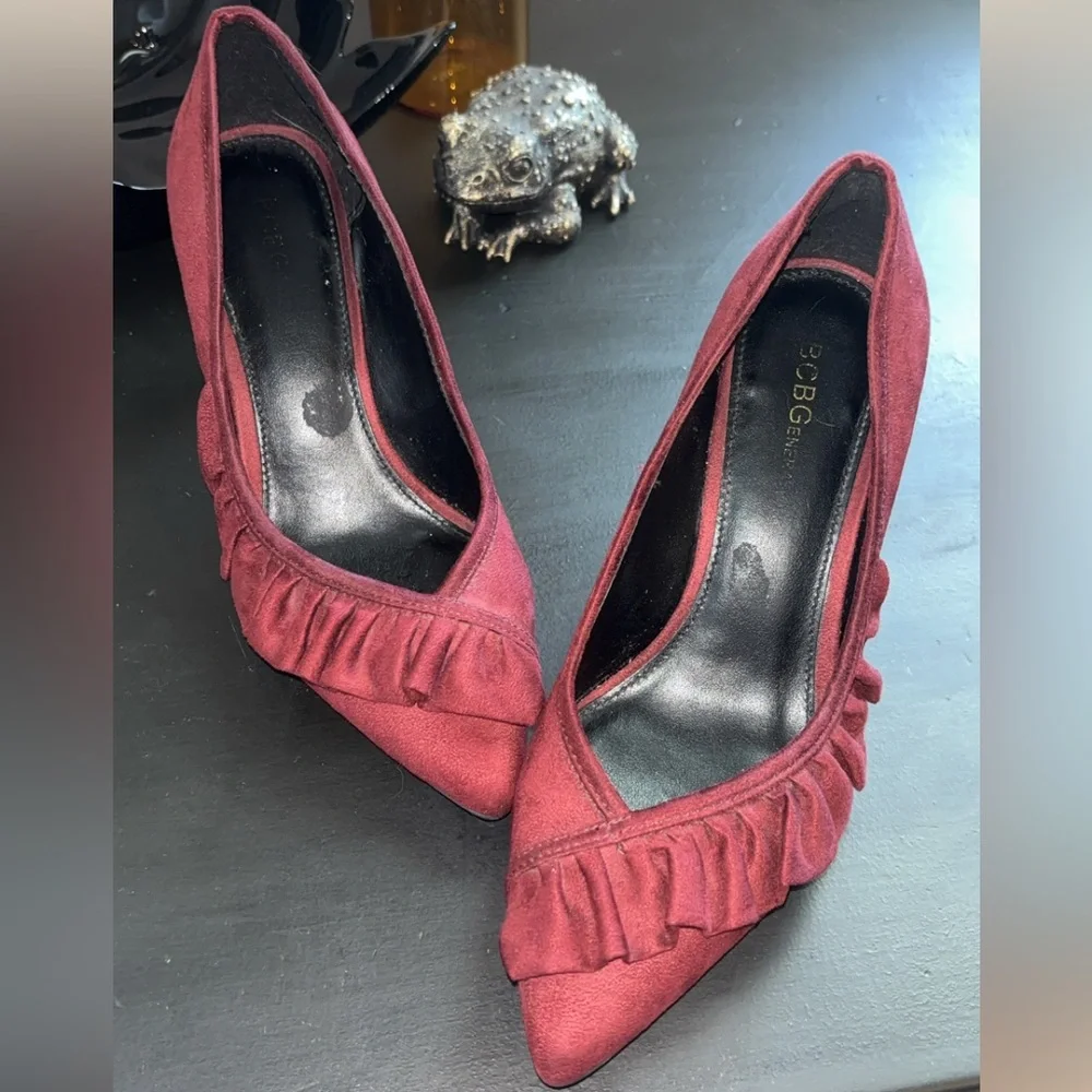 BCBGeneration Ruffle Heels - Picture 2 of 4